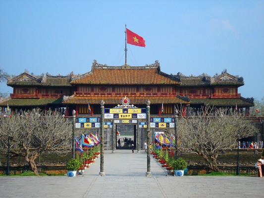 hue excursion from tien sa port
